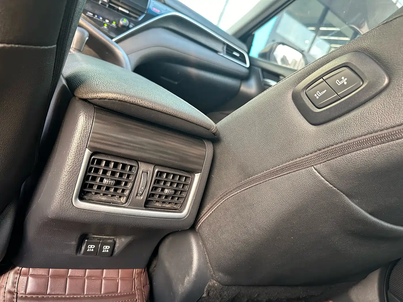 Toyota Camry 2021 2.0G Luxury Edition фото 9