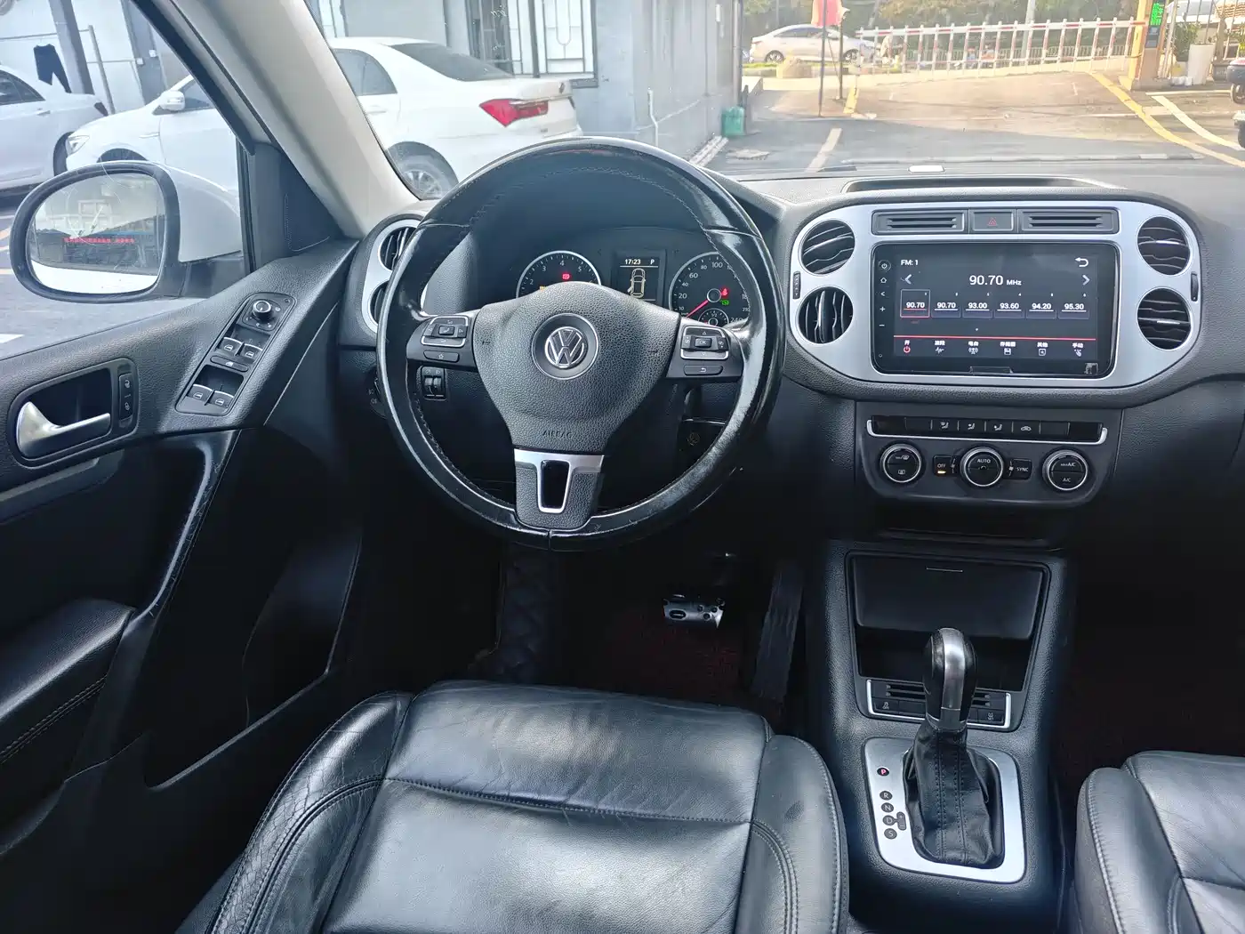 Volkswagen Tiguan 2015 1.8TSI Automatic 2WD Comfortline фото 9