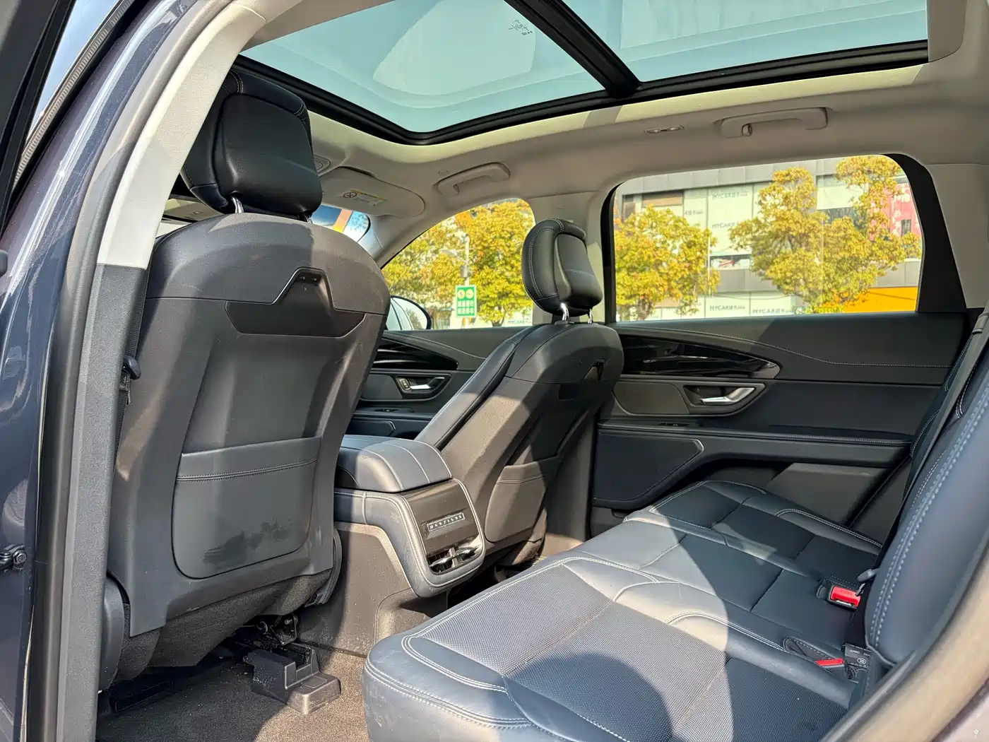 LINCOLN NAVIGATOR