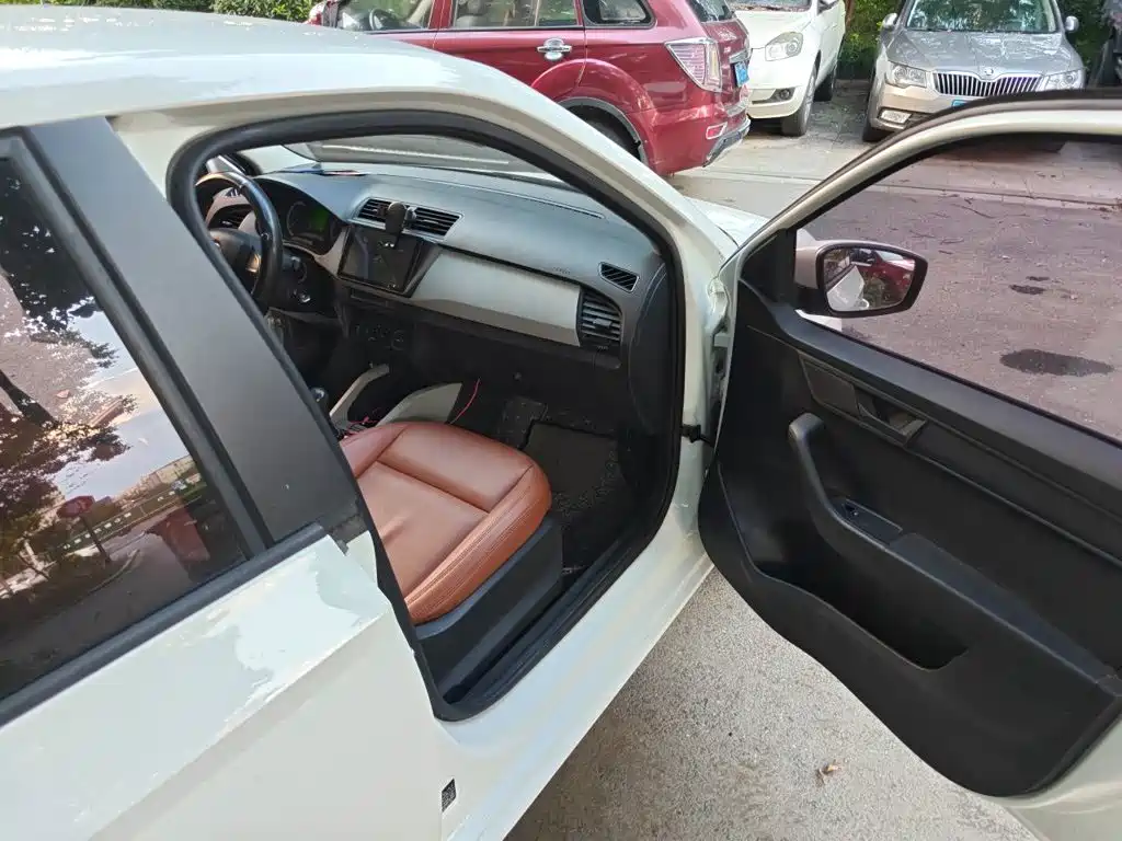 Škoda Fabia 2018 2017 1.4L Manual Car Enjoy Edition