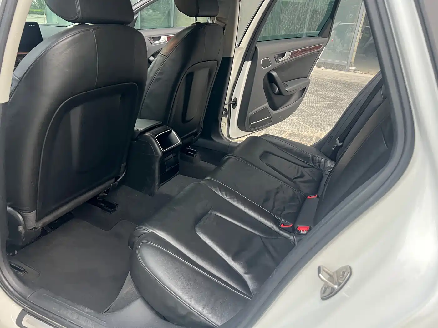 Audi A4L 2010 2.0 TFSI Comfort фото 19