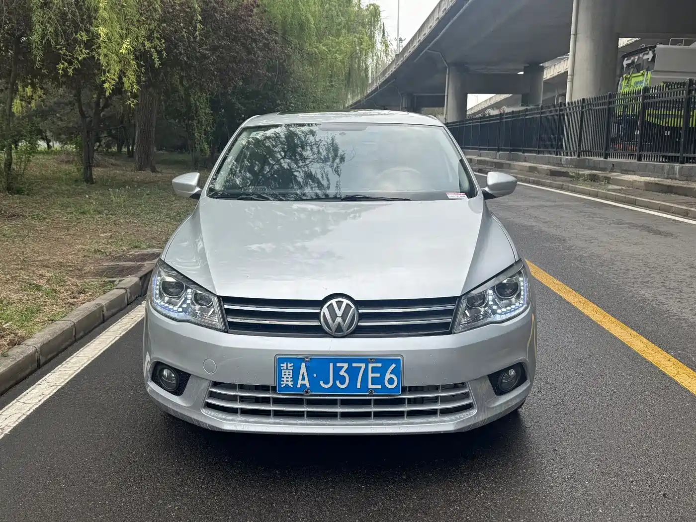 Volkswagen Jetta 2013 1.6L Manual Luxury фото 3