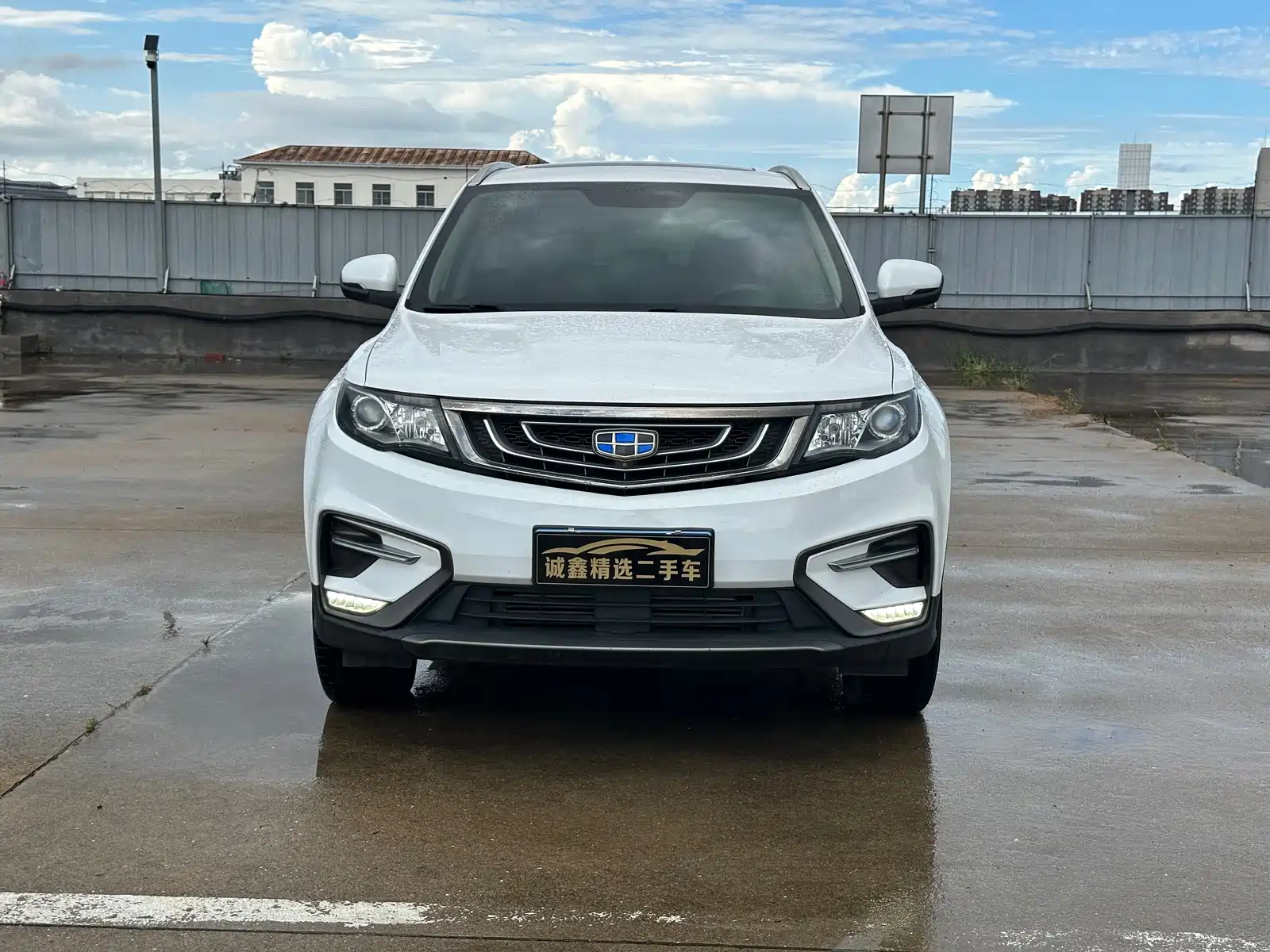 Фото 2 - Geely Atlas