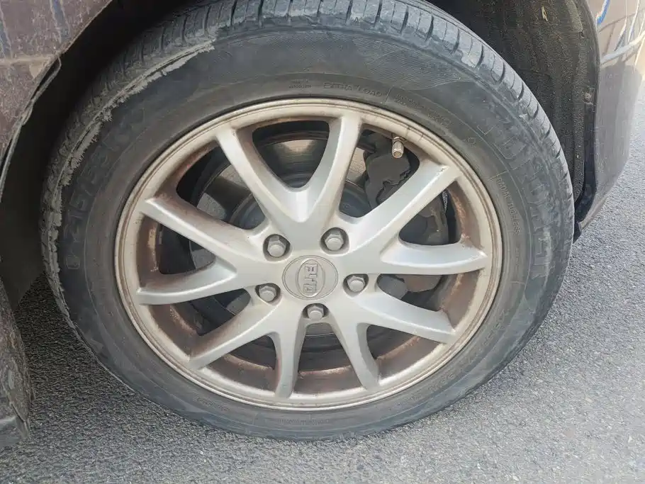 BYD M6 2017 2015 2.4L Automatic Luxury