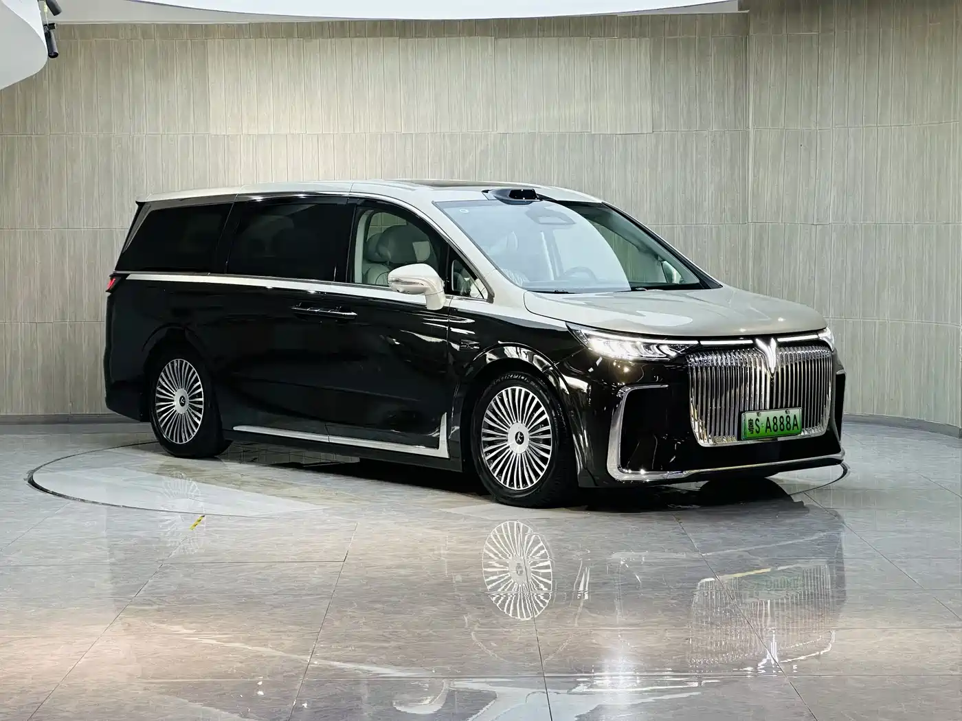 Voyah Auto Voyah Dreamer 2025 PHEV AWD Flagship Qian Kun Edition фото 2