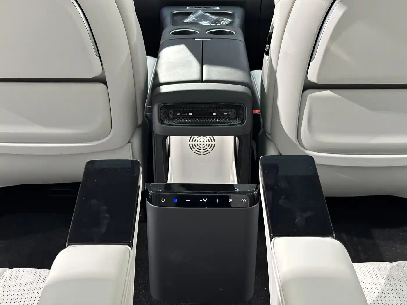 Voyah Auto Voyah Dreamer 2025 PHEV AWD Flagship Qian Kun Edition фото 20