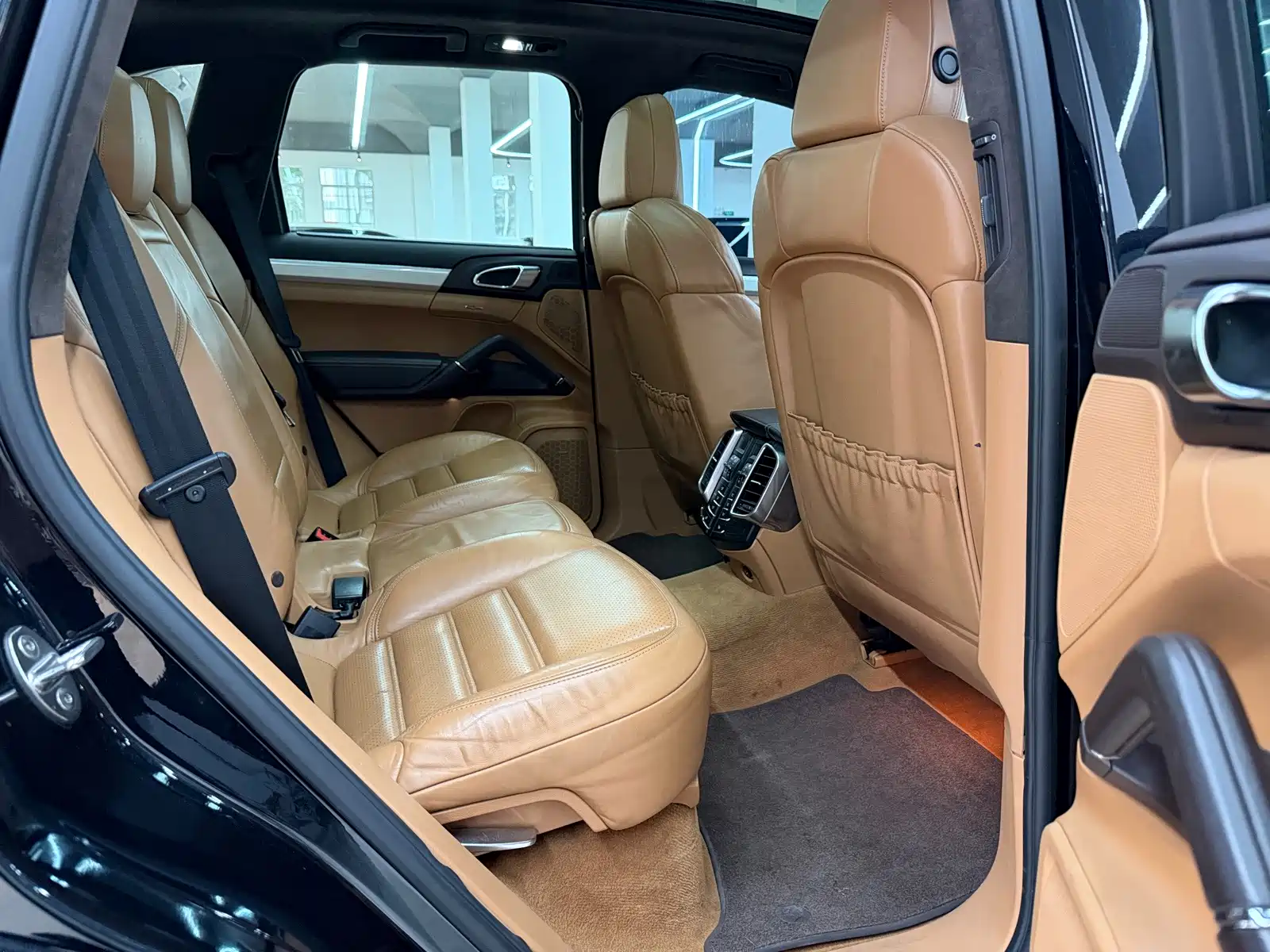صورة 9 - Porsche Cayenne