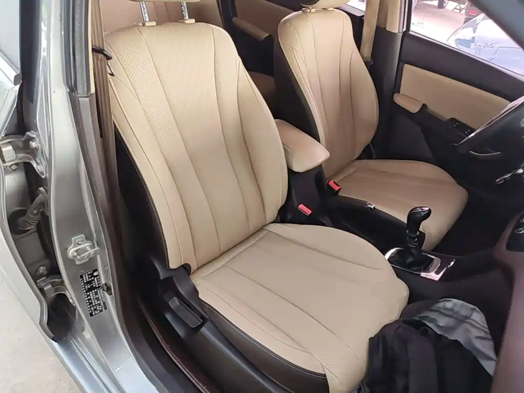 Baojun 310W 2017 2017 1.5L Manual Fashion Edition (China V)