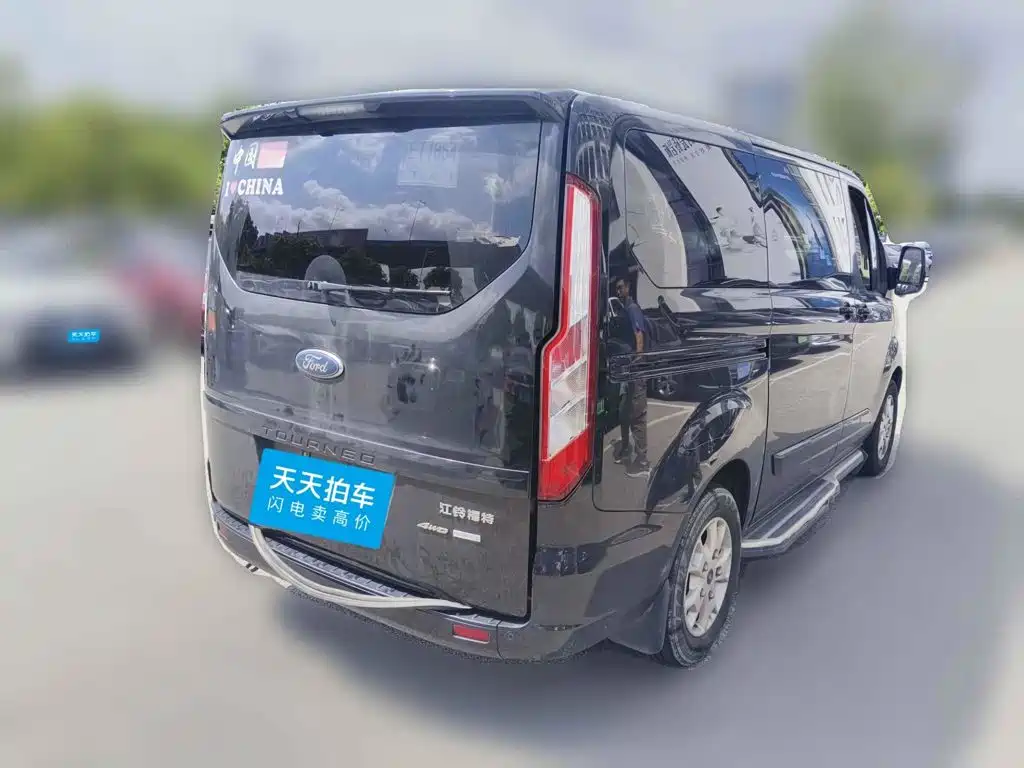 Photo 2 - Ford Tourneo