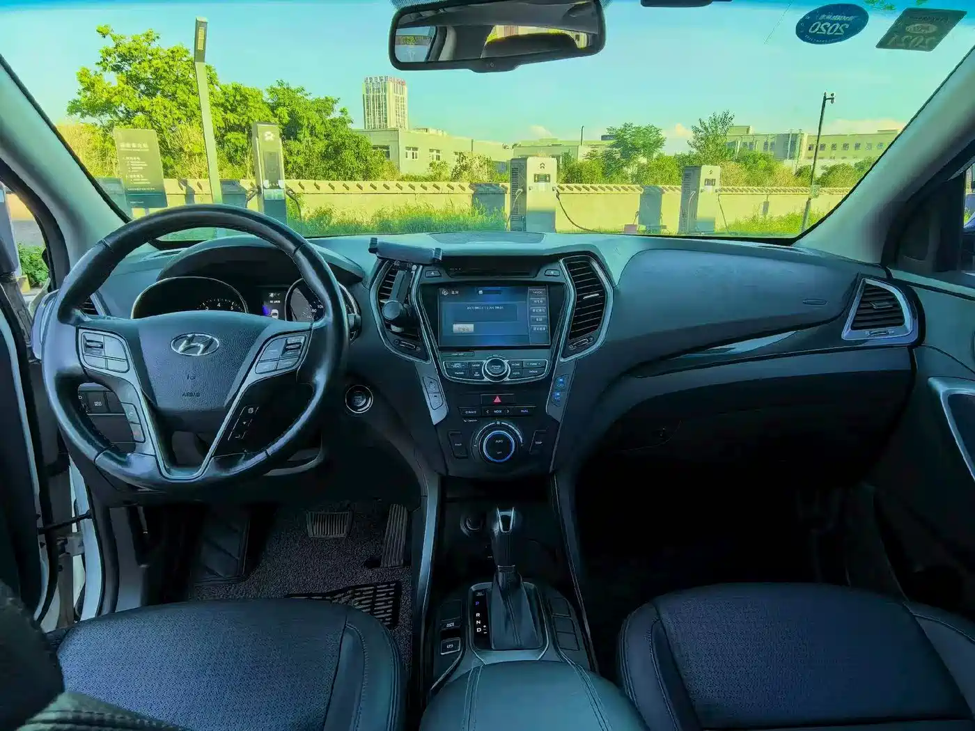 Фото 7 - Hyundai Santa Fe