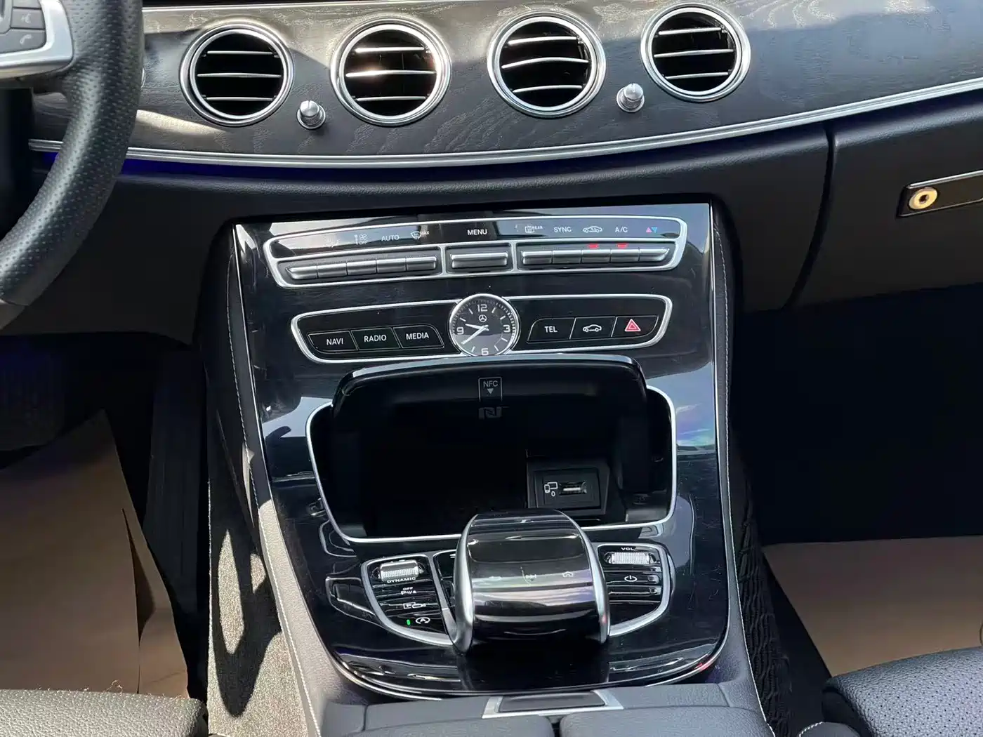 Фото 9 - Mercedes-Benz E-Class
