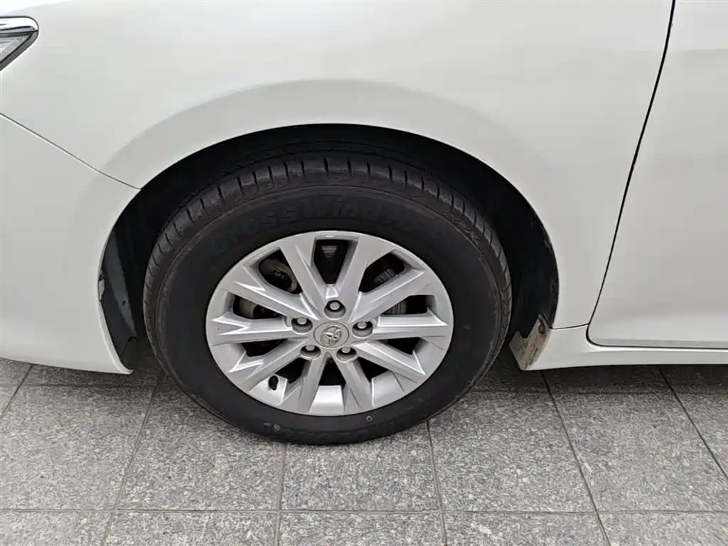 Toyota Camry 2016 2.0G 10th Anniversary Leading Edition фото 23