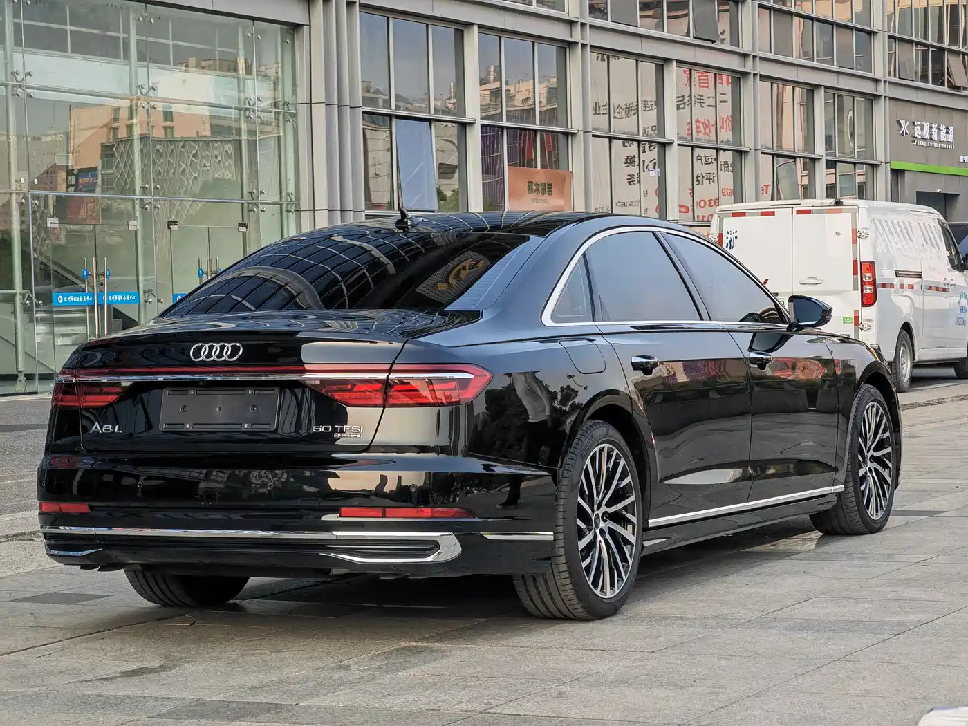 AUDI A8