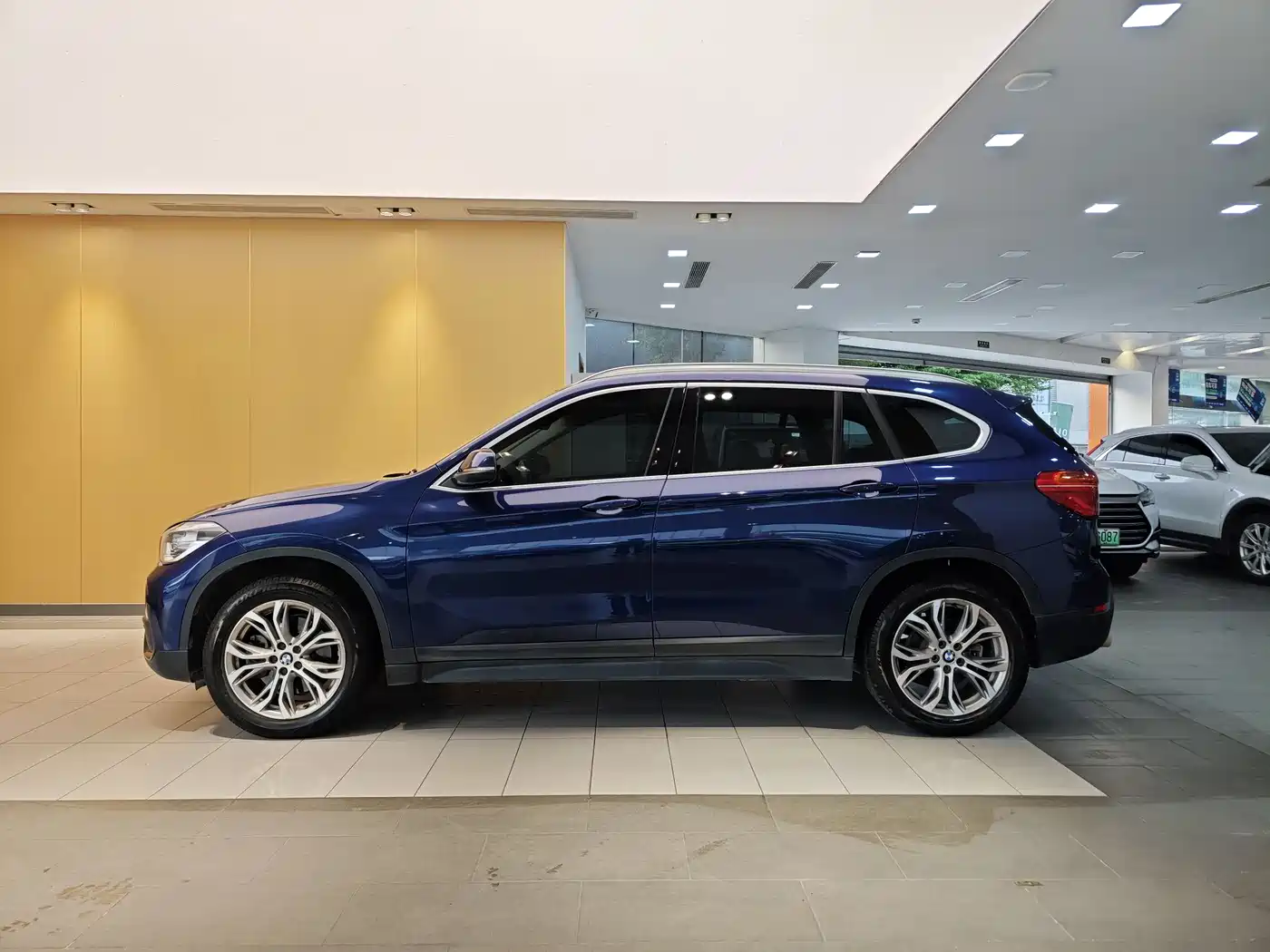 BMW X1 2019 sDrive20Li Leading Model фото 6