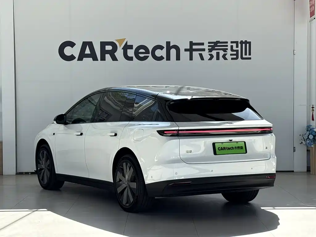 Li Auto i6 2026 2025 4WD Base Model