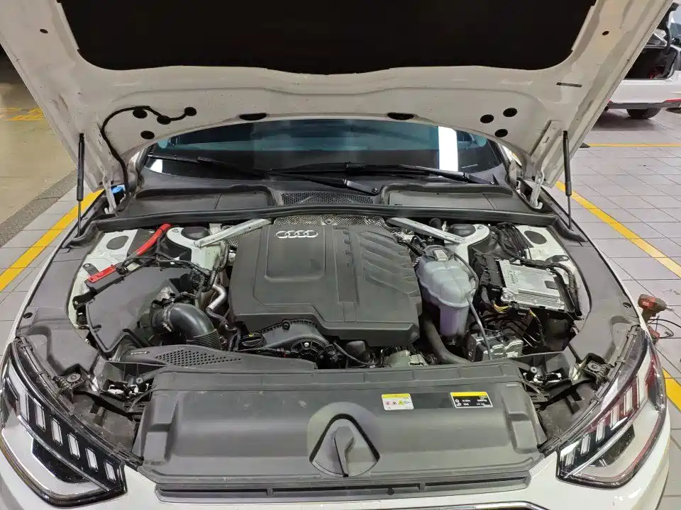 Фото 9 - Audi A4L