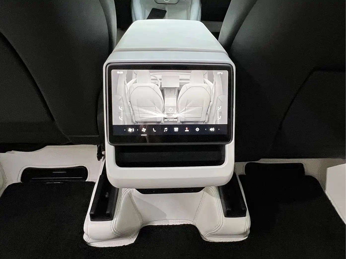 Фото 17 - Tesla Model Y