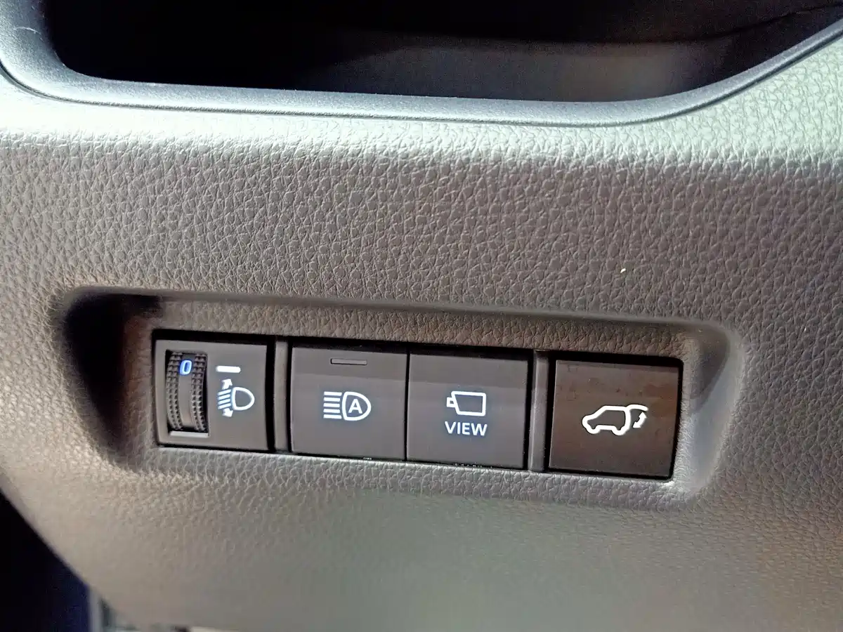 Toyota Wildlander 2022 2.0L CVT FWD Luxury PLUS Edition фото 14
