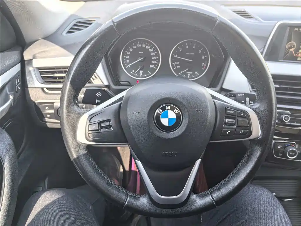 BMW X1 2016 sDrive18Li Premium Model фото 19