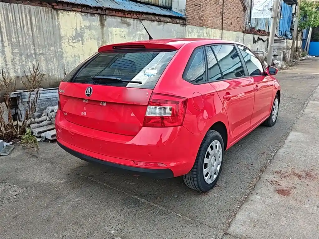 Škoda Skoda Rapid Spaceback 2016 Facelift 1.6L Automatic Forward Edition фото 7