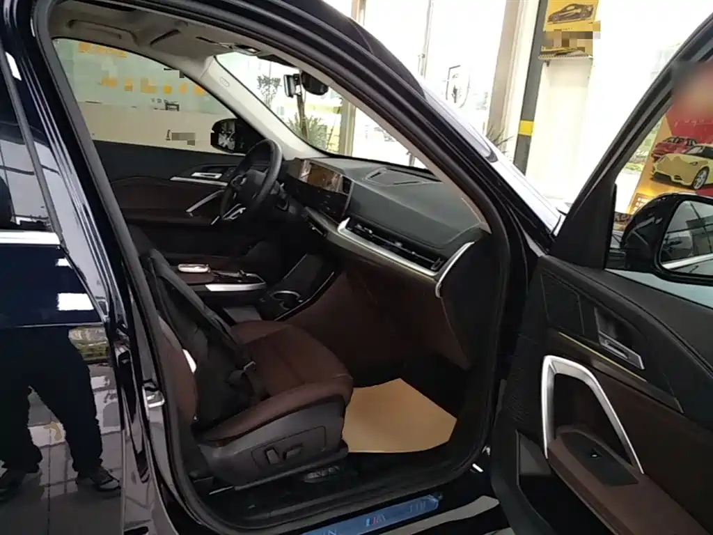 BMW iX1 2023 eDrive25L M Sport Package фото 25