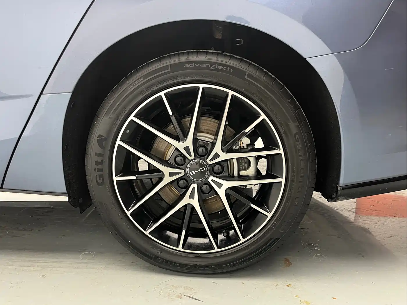 BYD Seal 2024 Glory Edition DM-i 1.5L 121km Luxury фото 13