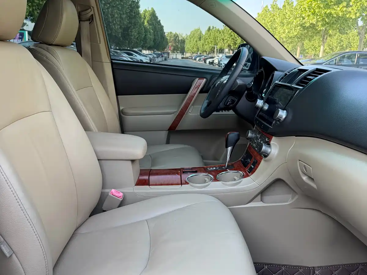 Toyota Highlander 2009 2.7L 2WD 7-Seater Premium фото 10