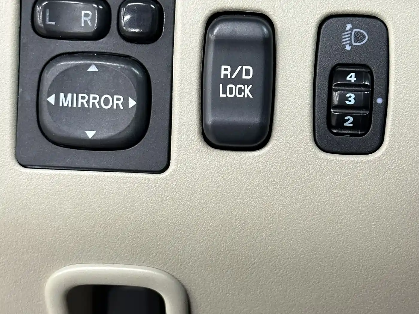 Mitsubishi Pajero Sport 2013 3.0L Automatic 4WD Flagship фото 21