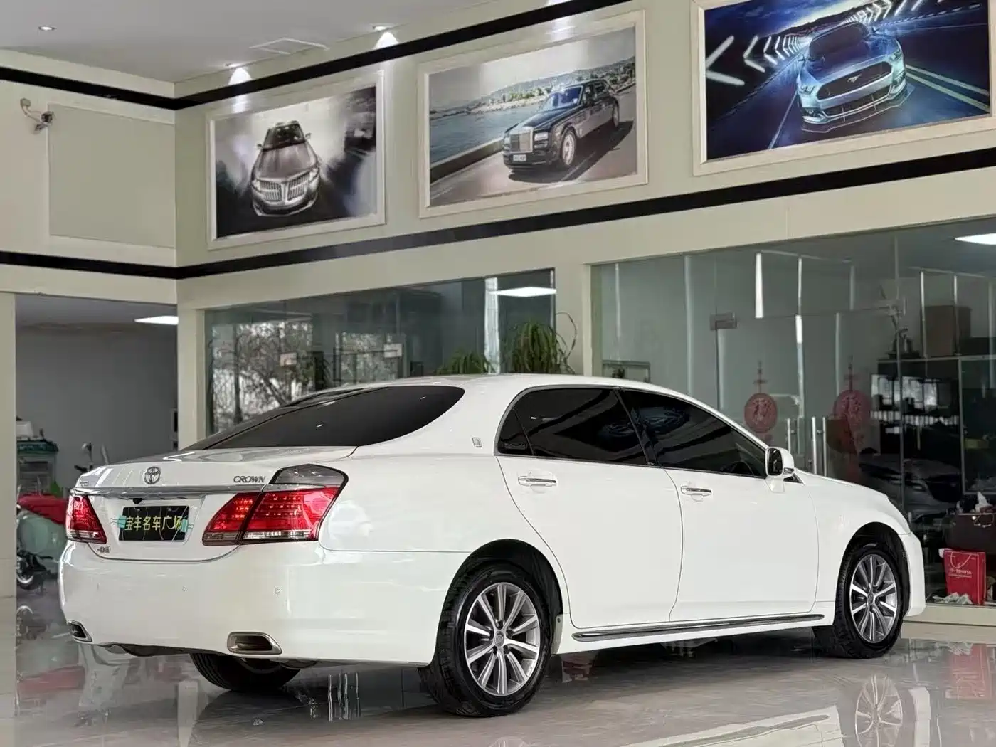 Toyota Crown 2012 2.5L Royal Leather Edition фото 9