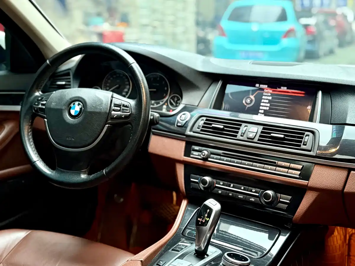 BMW 5 Series 2014 520Li Elegance фото 10