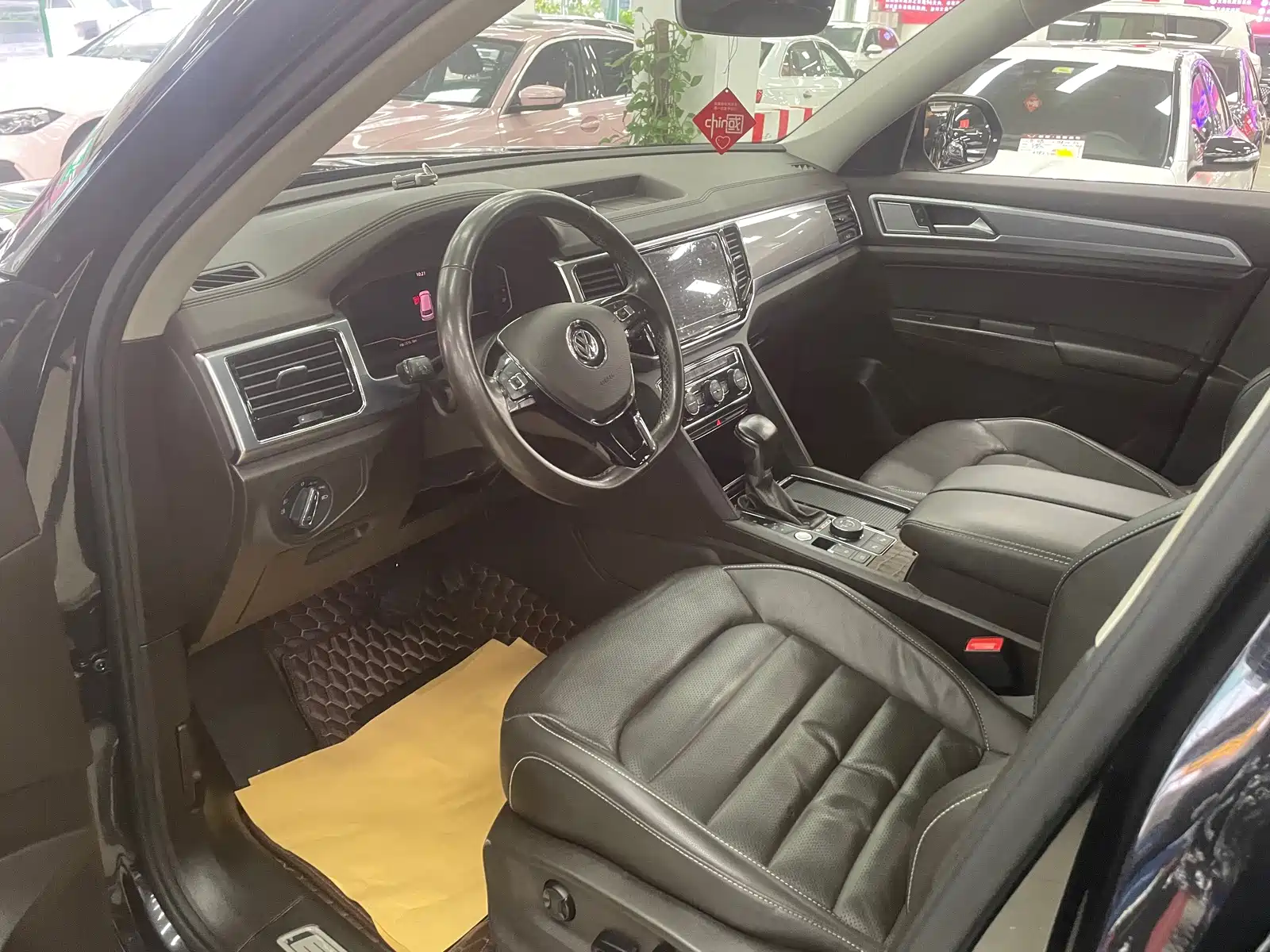 Photo 2 - Volkswagen Teramont
