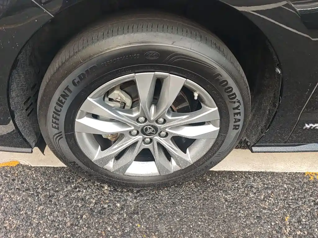 Photo 23 - Toyota Sienna