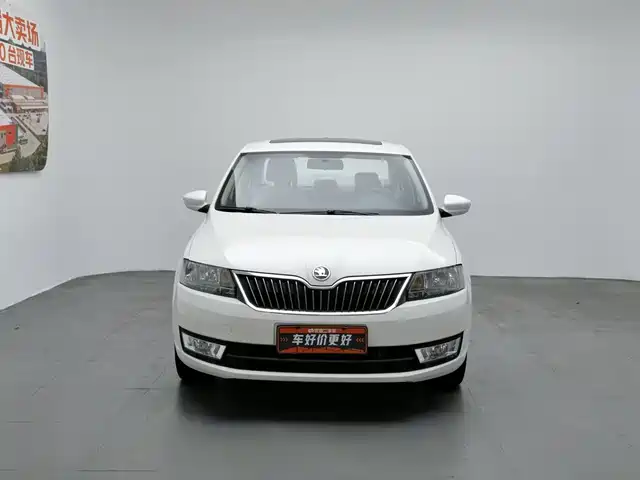 Škoda Rapid 2013 1.6L Automatic Preferred — фото 3