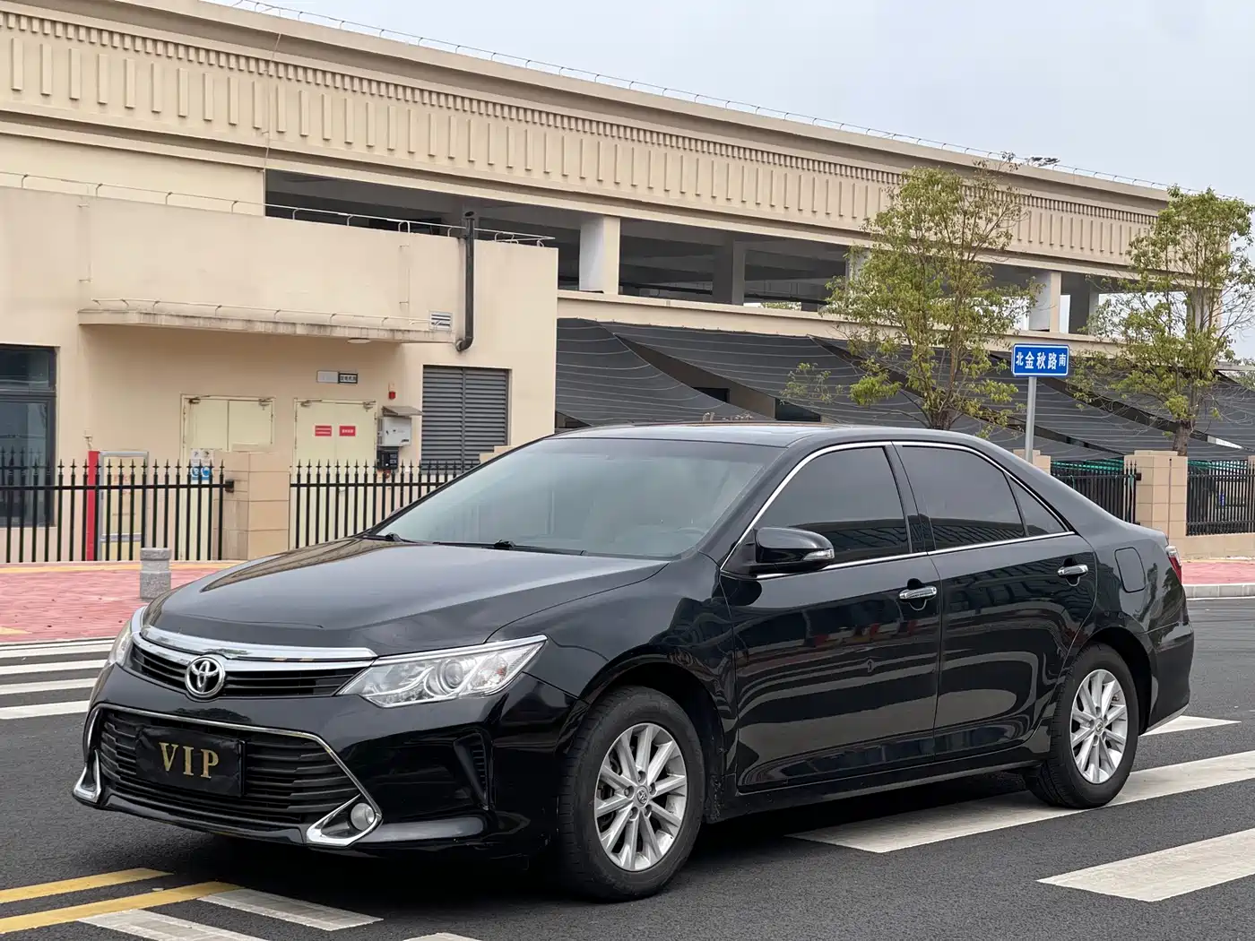 Toyota Camry 2016 2.0G 10th Anniversary Leading Edition