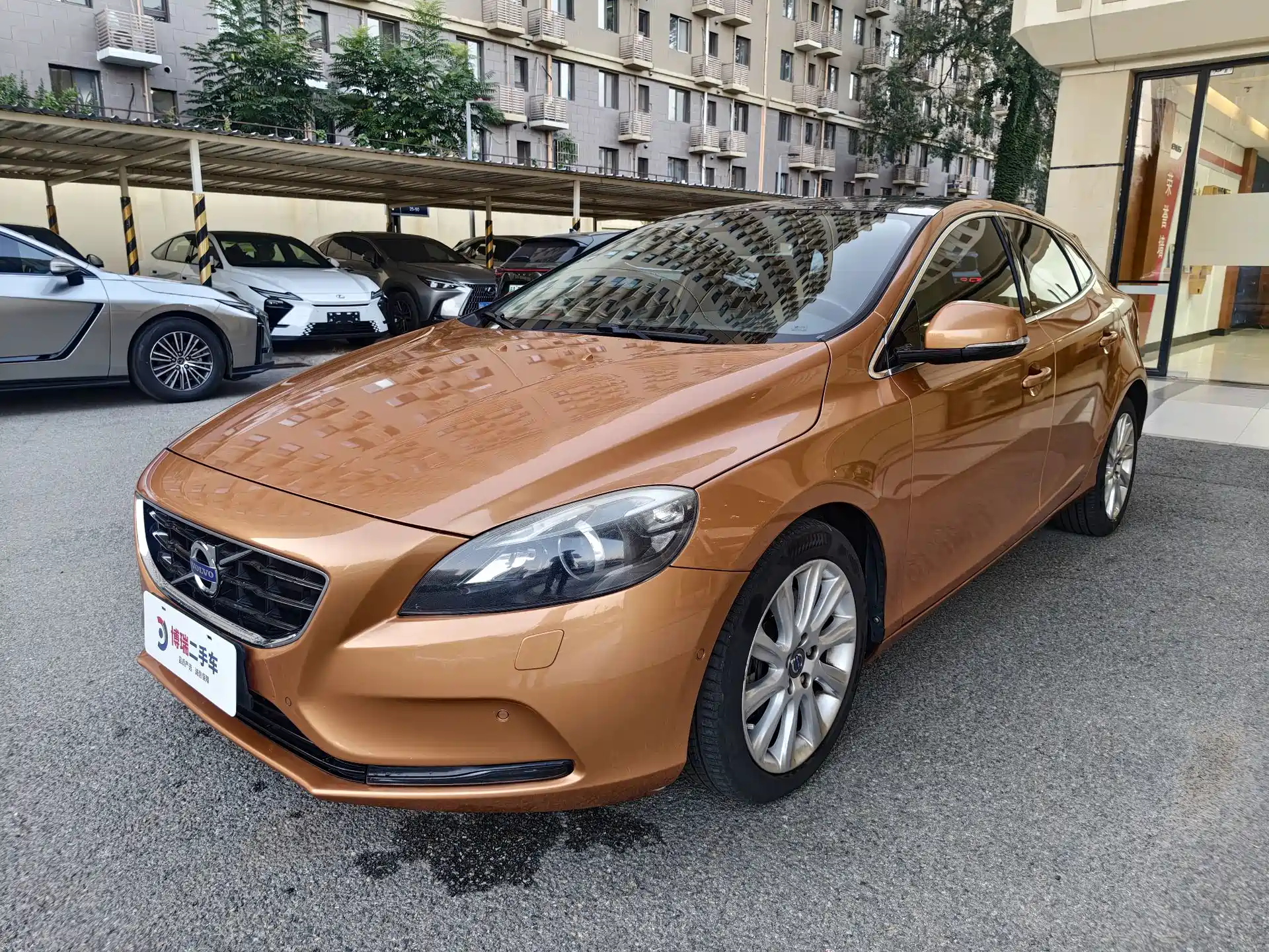 Фото 1 - Volvo V40