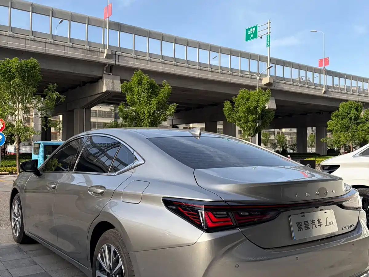 Lexus ES 2025 200 Ultimate Edition фото 11