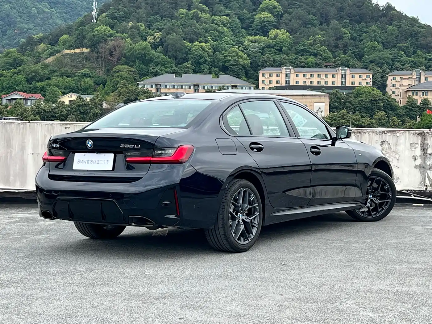 BMW 3 Series 2025 330Li M Sport Night Edition фото 3