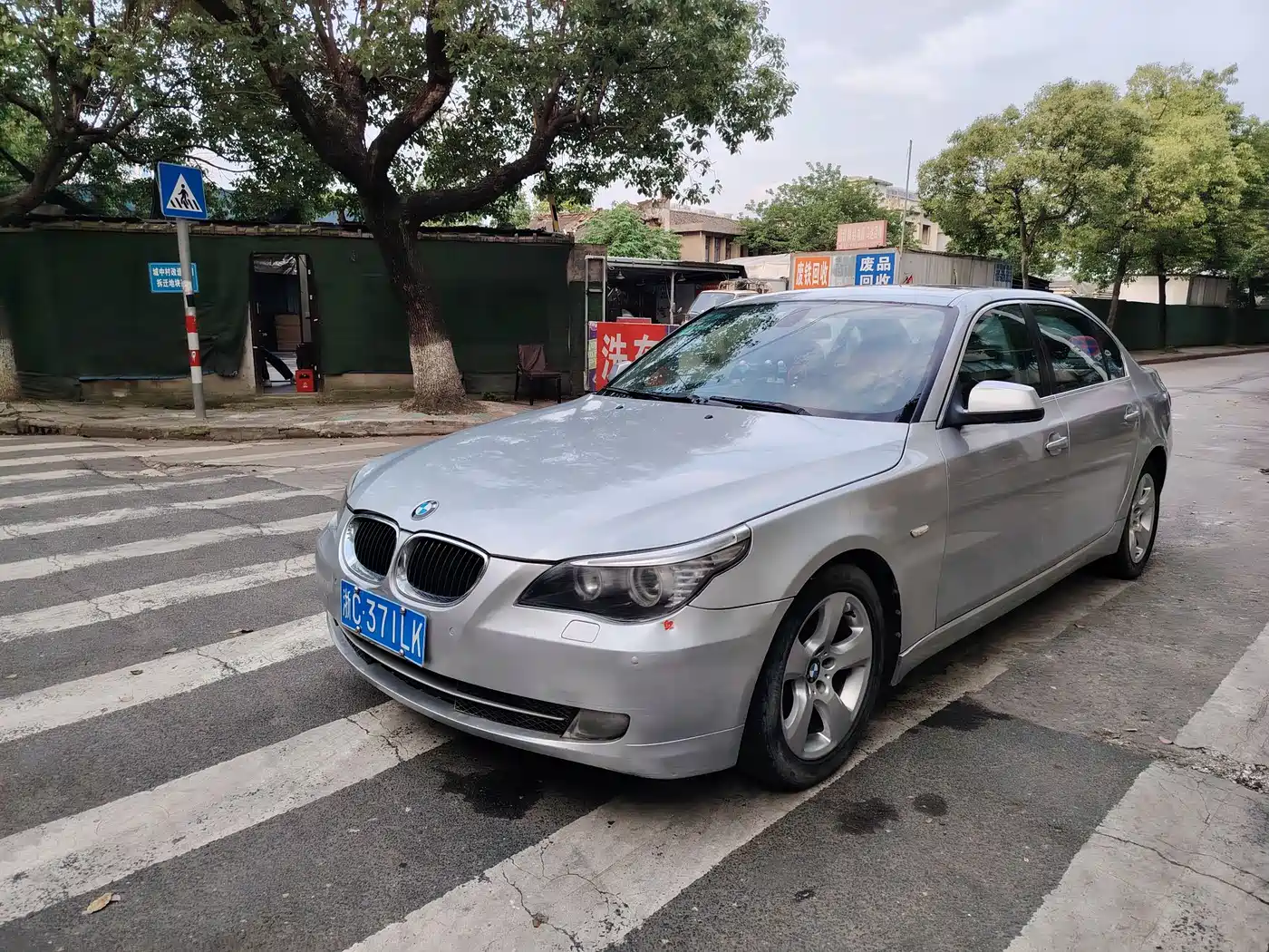 BMW 5 Series 2010 520Li Leading