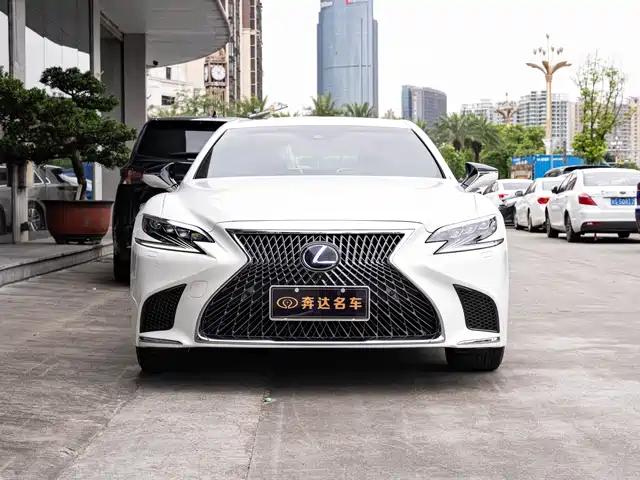 Lexus LS 2020 500h Luxury (China VI) — фото 2