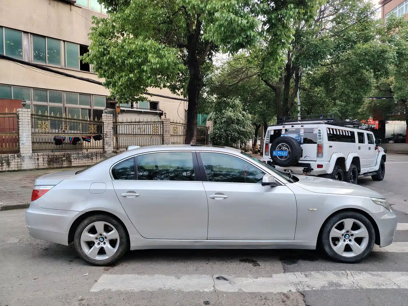 BMW 5 Series 2010 520Li Leading фото 9