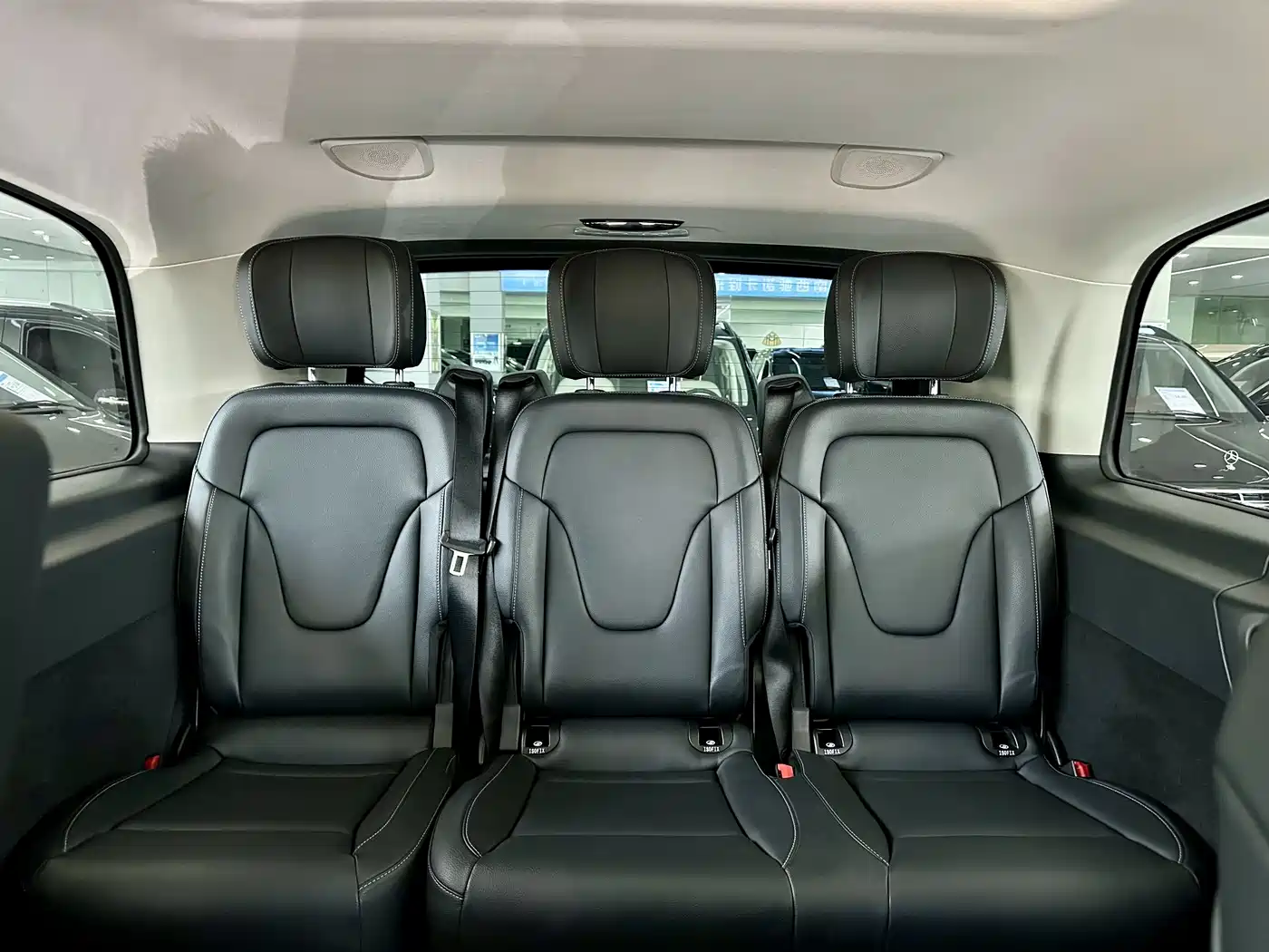 Mercedes-Benz V-Class 2021 V 260 L Long Wheelbase Luxury Edition фото 13