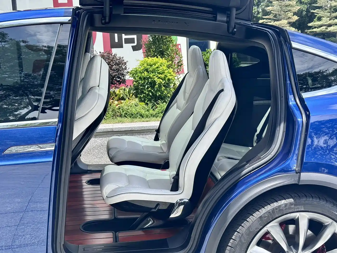 TESLA MODEL X