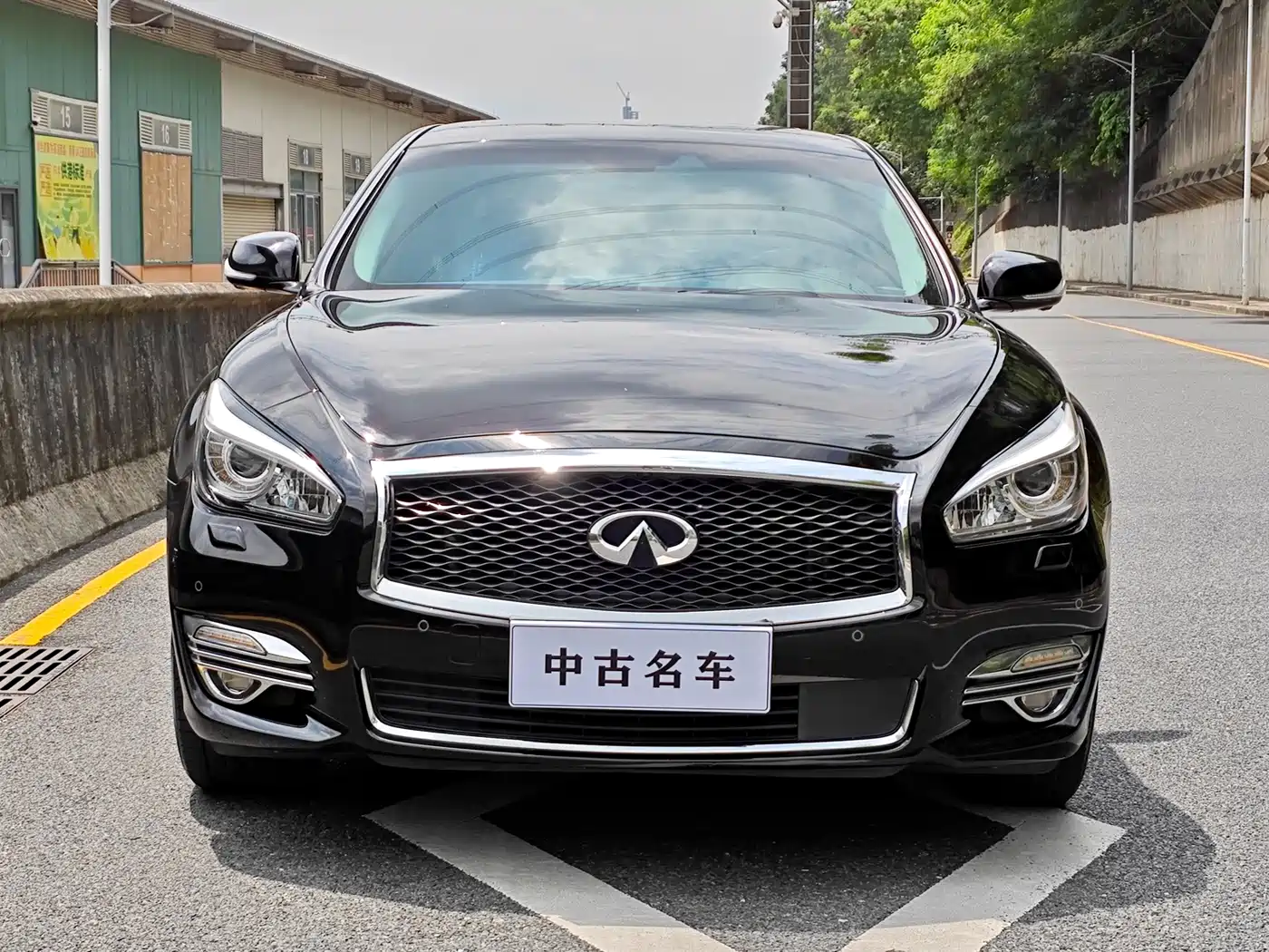 Фото 2 - Infiniti Q70