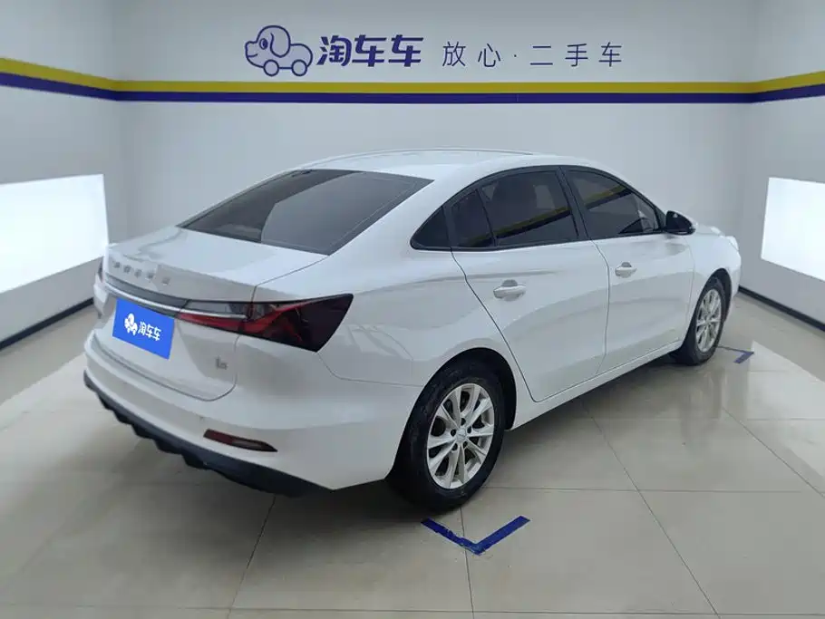 Фото 3 - Roewe i5