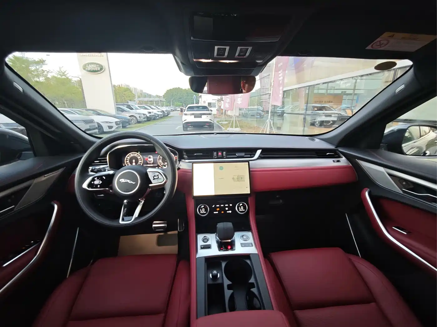 Jaguar F-PACE 2024 2024 P250 R-Dynamic SE