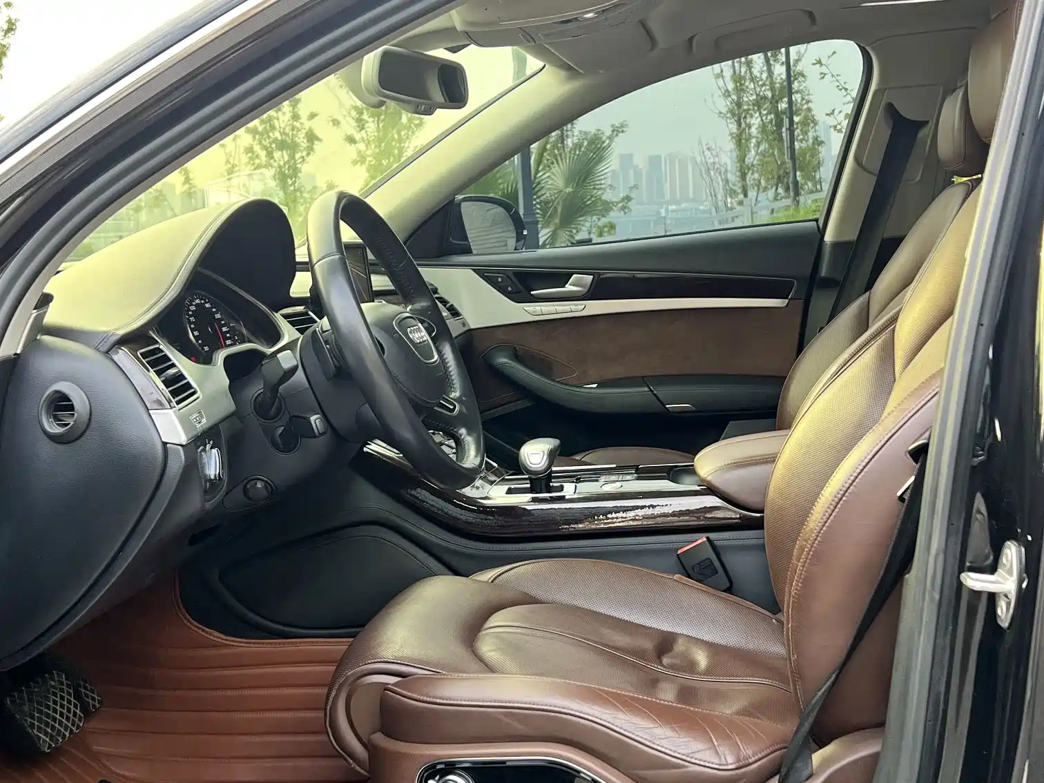 Photo 6 - Audi A8