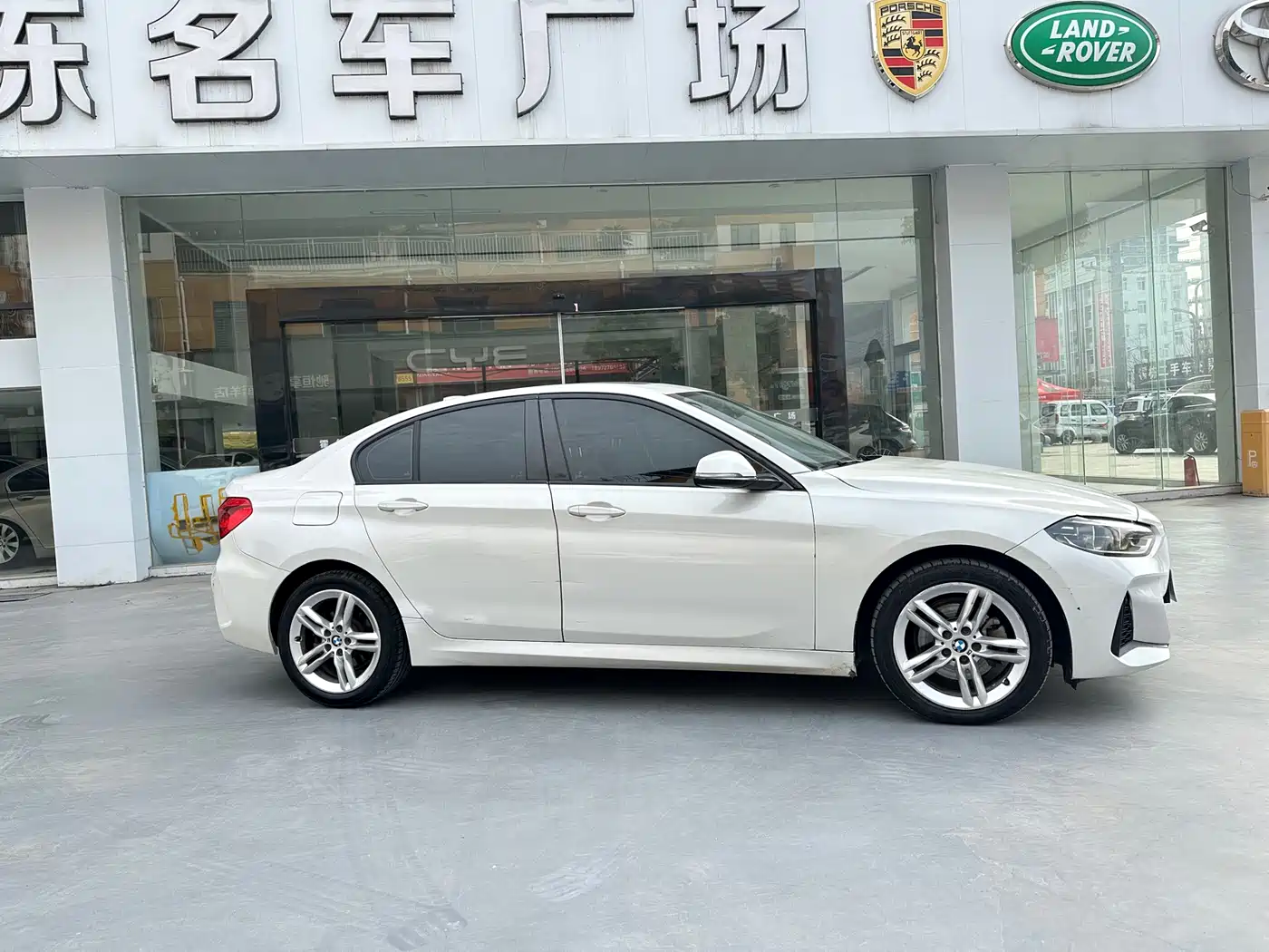 BMW 1 Series 2019 118i M Sport Package фото 4