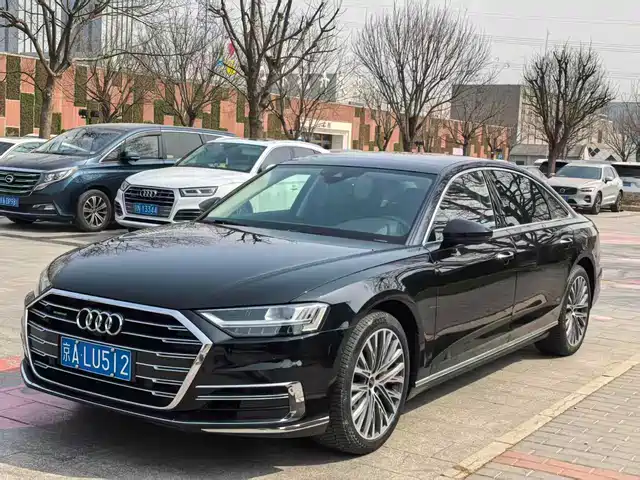 AUDI A8