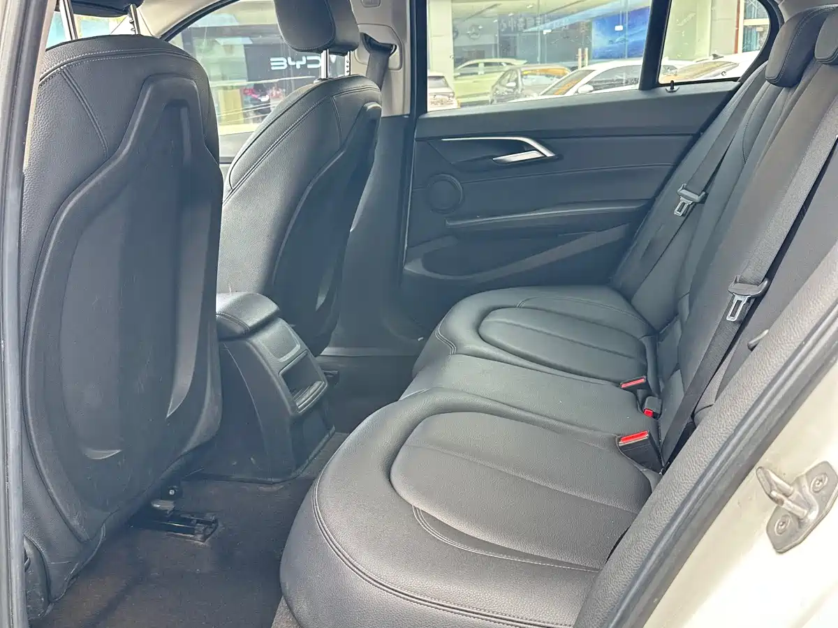 BMW 1 Series 2019 118i M Sport Package фото 8