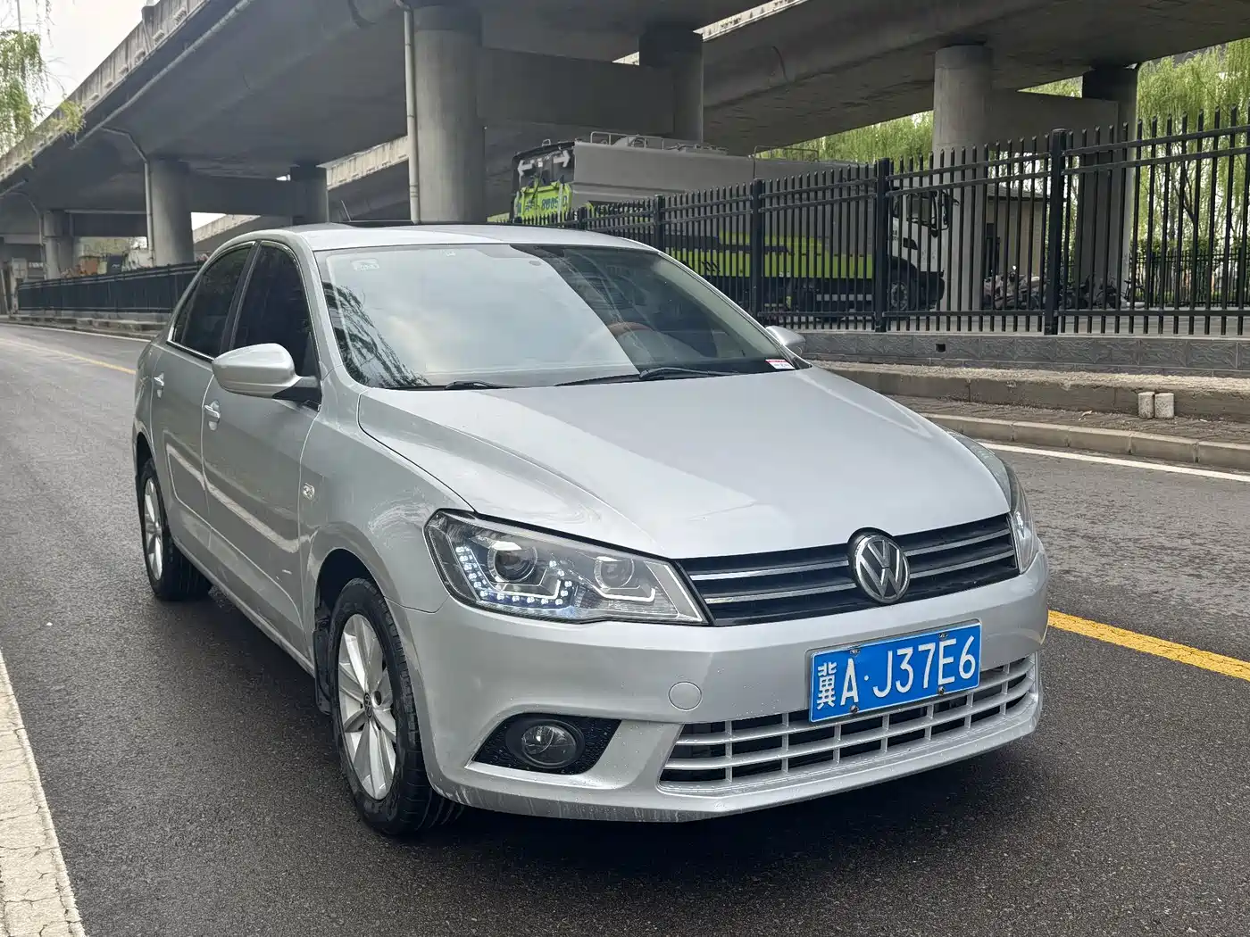 Volkswagen Jetta 2013 1.6L Manual Luxury фото 2